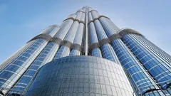 This Desert Skyscraper Stays Cool Using 13,000 Tons of Ice Every Day